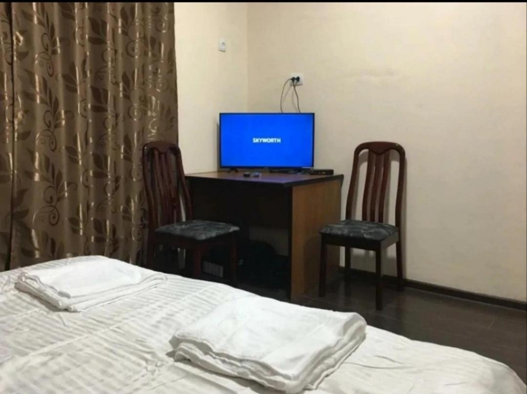 Adi Hotel Bichkek Extérieur photo